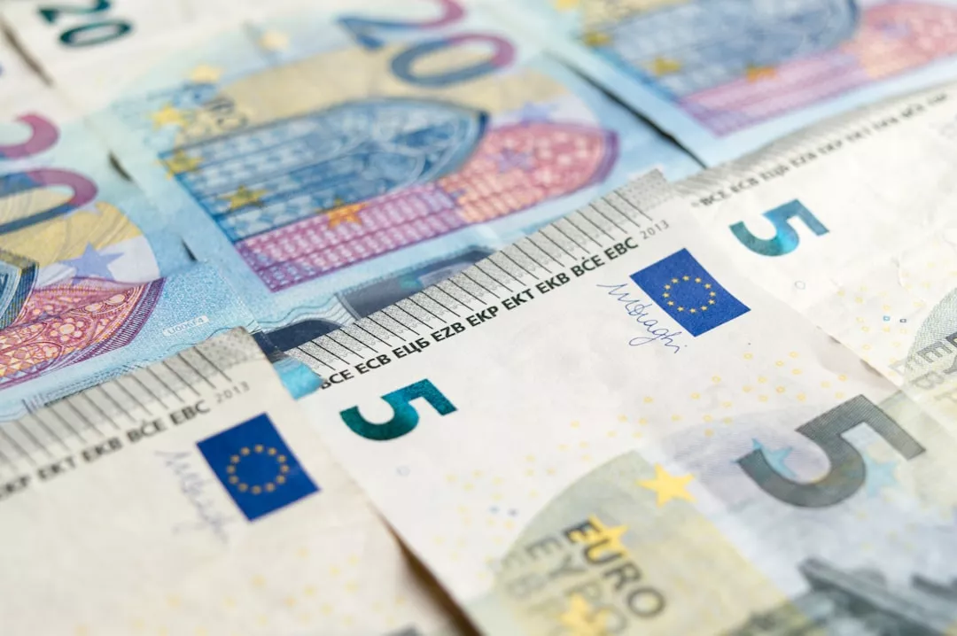 Banconote e monete da 10 euro