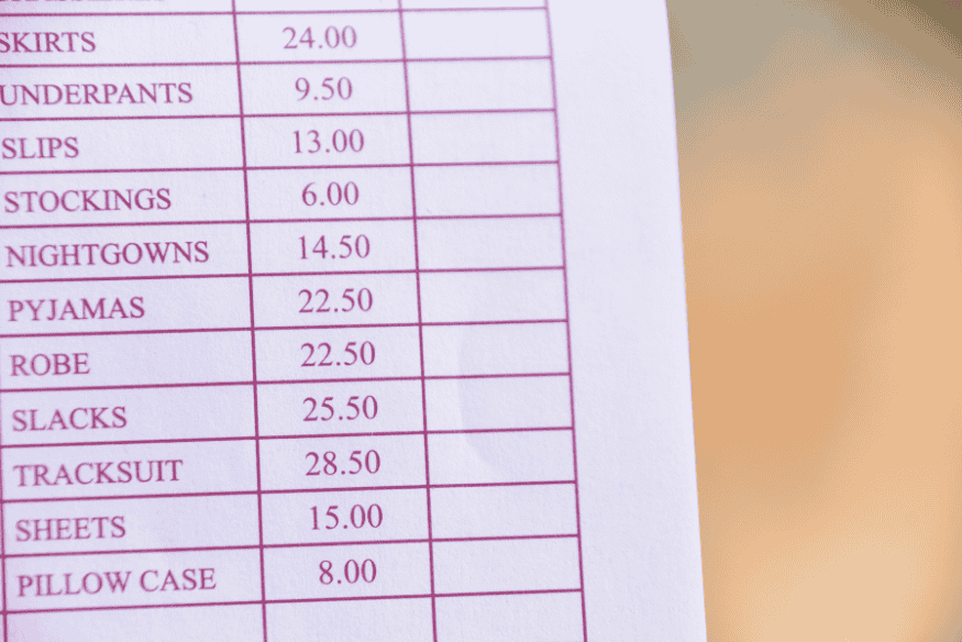 Listino prezzi di capi di abbigliamento prima dell’aumento dei prezzi